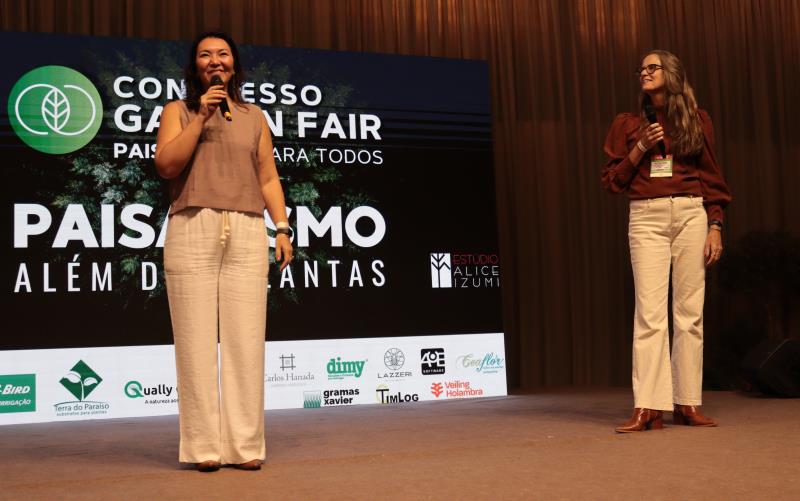  Alice Izumi y Martina Winters por Enflor/Equipo de cobertura de la Feria del Jardín