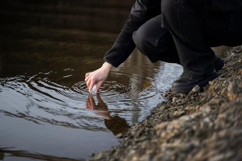 El uso inadecuado del agua de riego puede salinizar el suelo