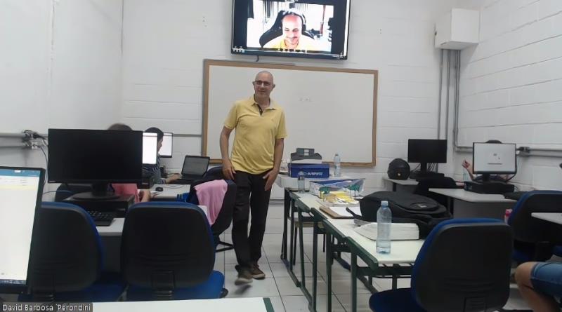 Alumnos del curso de Paisajismo de la Etec João Belarmino - Centro Paula Souza durante la conferencia